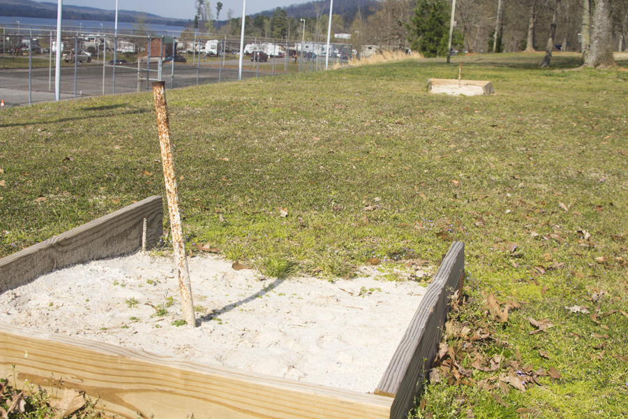 horseshoe throwing game