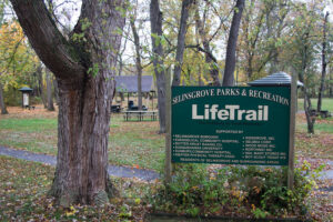 life trail sign