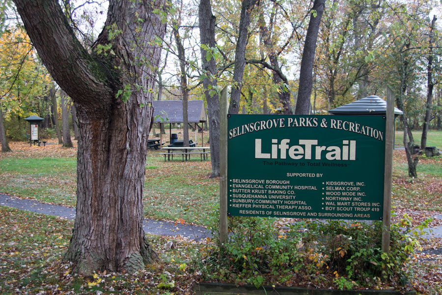 life trail sign