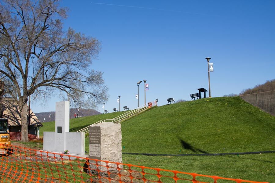 Riverwalk above Veterans Park