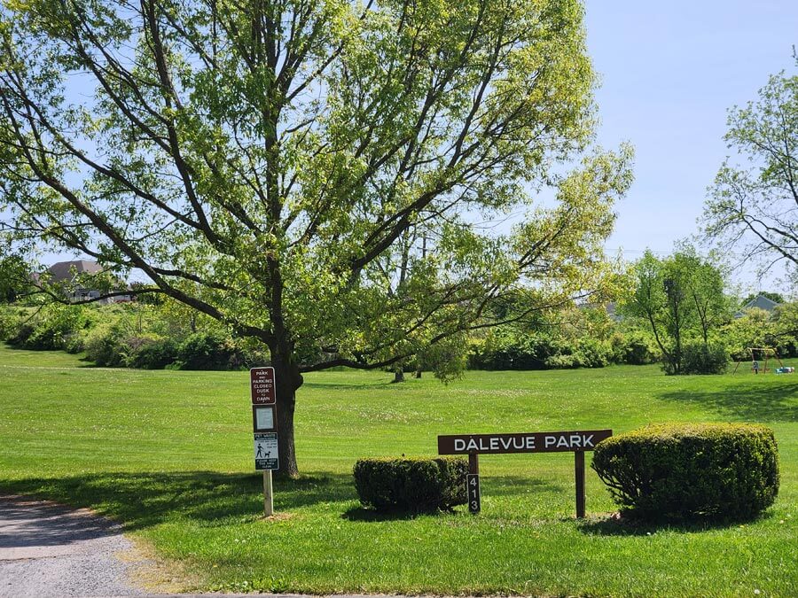 Dalevue Park sign.