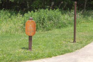 sign to amphitheater.