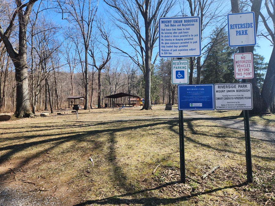 Riverside Park signs.