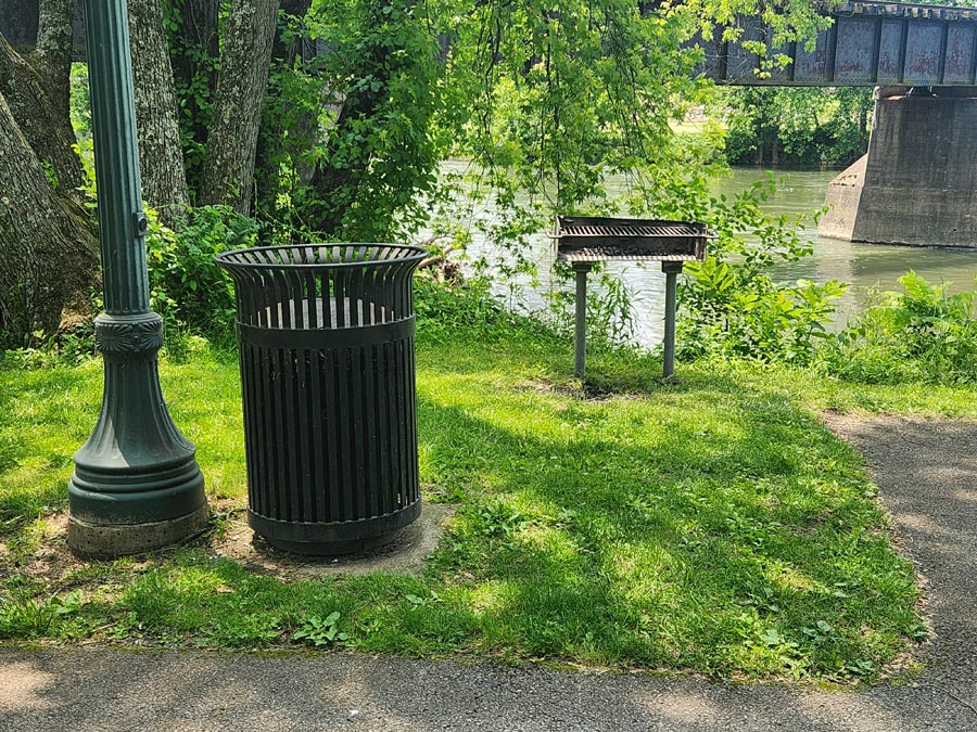 trash can and grill.